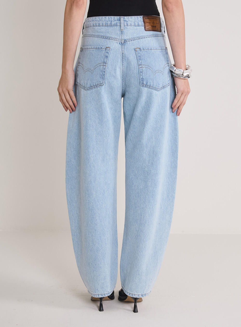 Calça Jeans Barrel  Forum